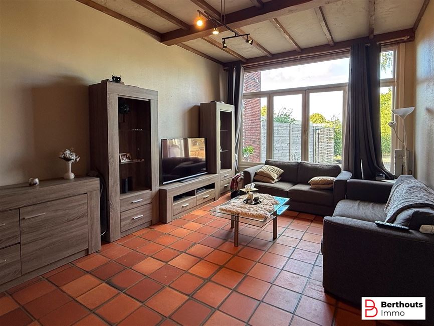 MAISON SPACIEUSE AVEC DÉPENDANCES