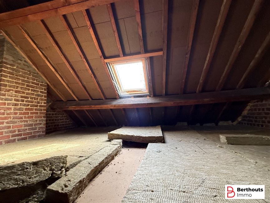 WONING MET AANHORIGHEDEN OP 11 ARE 86 CA