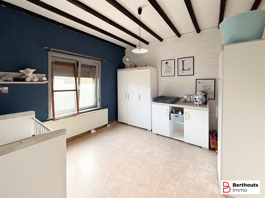 MAISON SPACIEUSE AVEC DÉPENDANCES