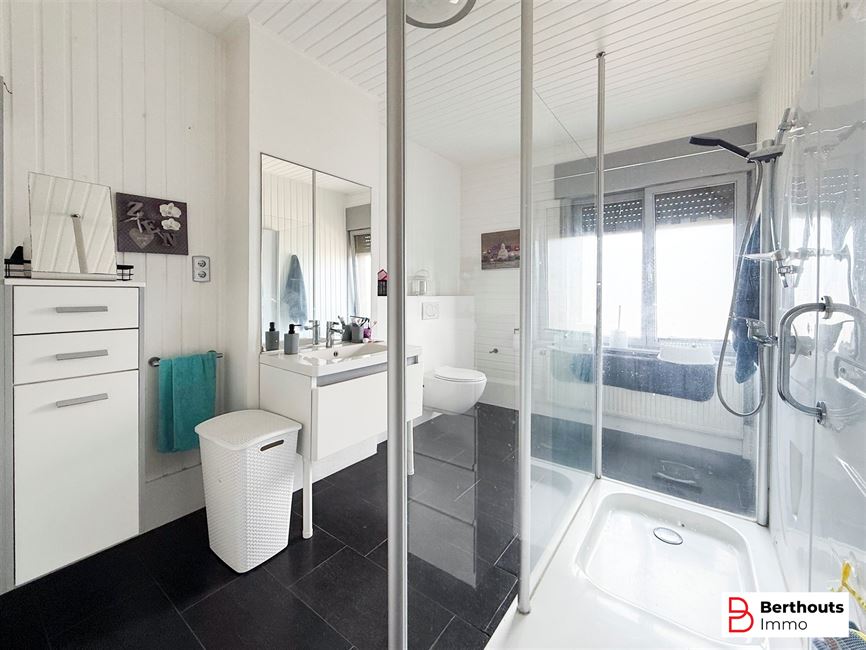 WONING MET AANHORIGHEDEN OP 11 ARE 86 CA