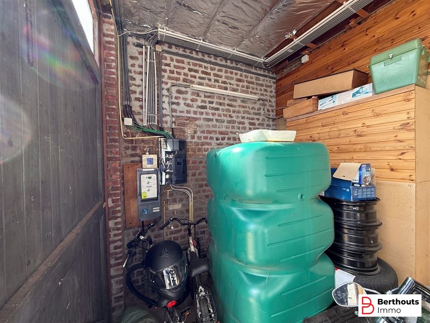 WONING MET AANHORIGHEDEN OP 11 ARE 86 CA