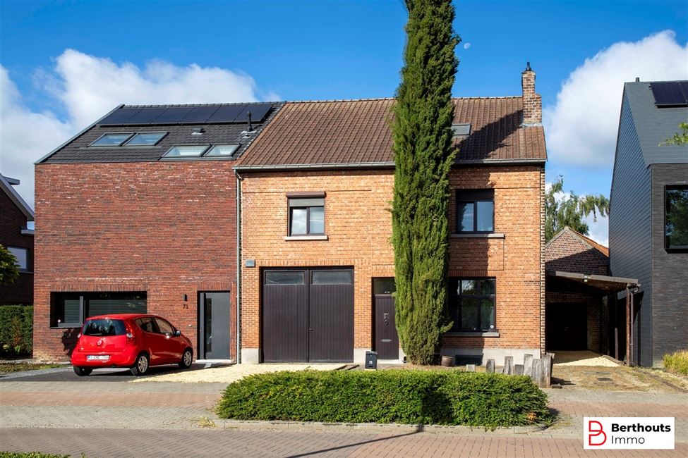 MAISON SPACIEUSE AVEC DÉPENDANCES