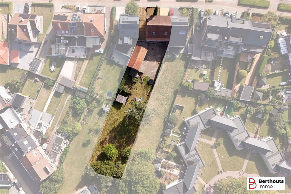 WONING MET AANHORIGHEDEN OP 11 ARE 86 CA