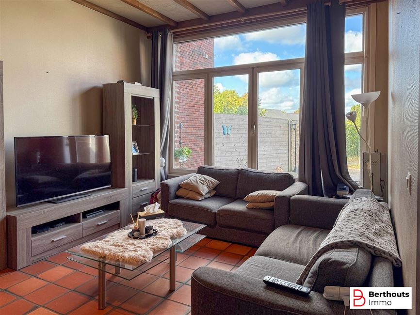 WONING MET AANHORIGHEDEN OP 11 ARE 86 CA