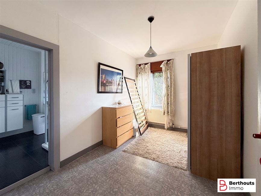 MAISON SPACIEUSE AVEC DÉPENDANCES