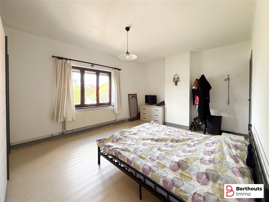 WONING MET AANHORIGHEDEN OP 11 ARE 86 CA