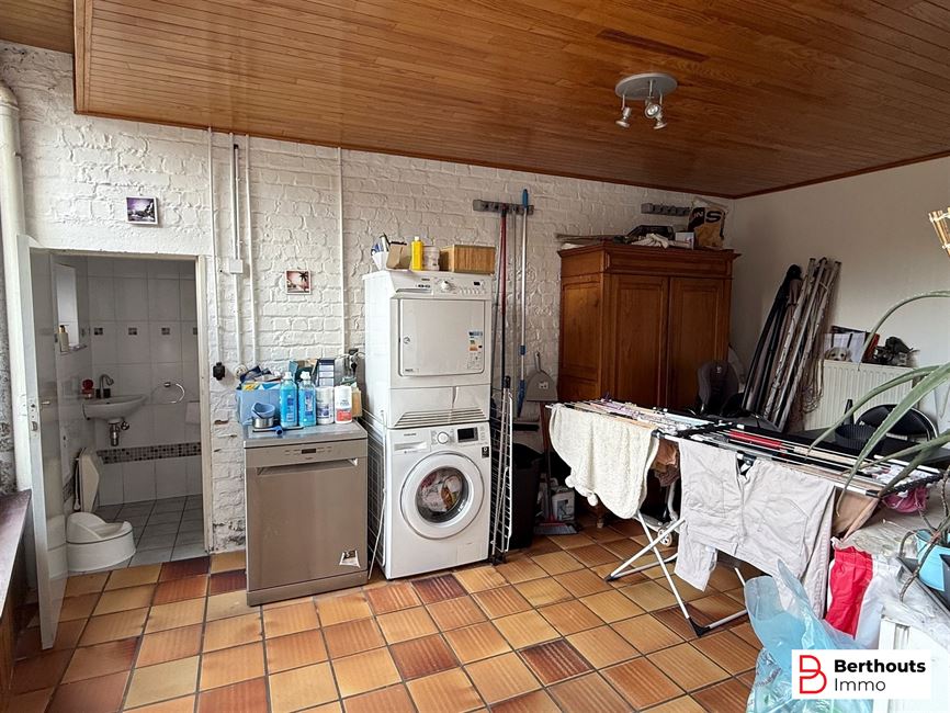 WONING MET AANHORIGHEDEN OP 11 ARE 86 CA