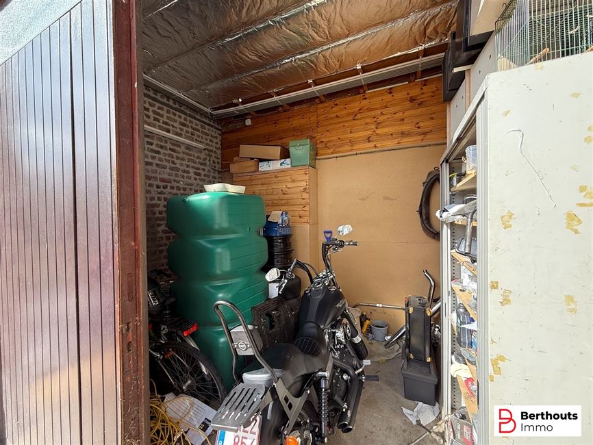 MAISON SPACIEUSE AVEC DÉPENDANCES