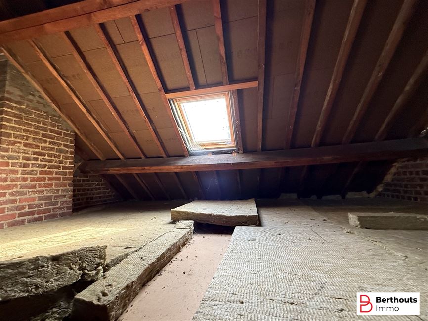 MAISON SPACIEUSE AVEC DÉPENDANCES