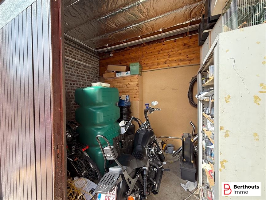 WONING MET AANHORIGHEDEN OP 11 ARE 86 CA