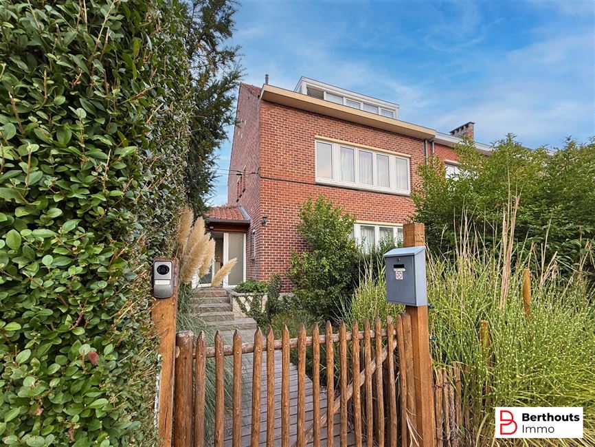 Charmante maison 3 façades prête à habiter avec joli jardin