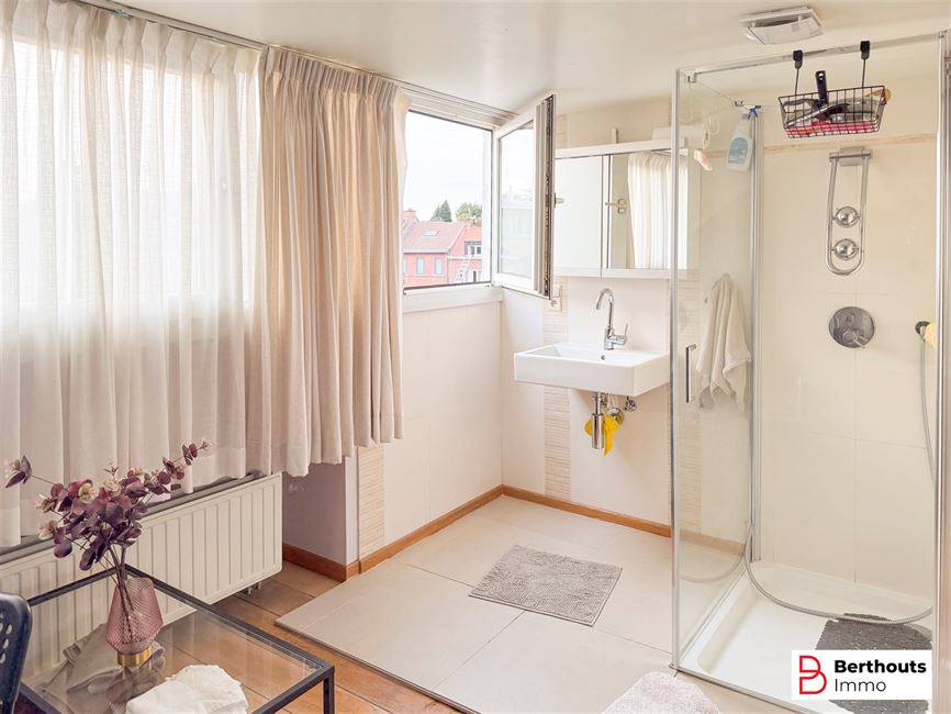 Charmante maison 3 façades prête à habiter avec joli jardin