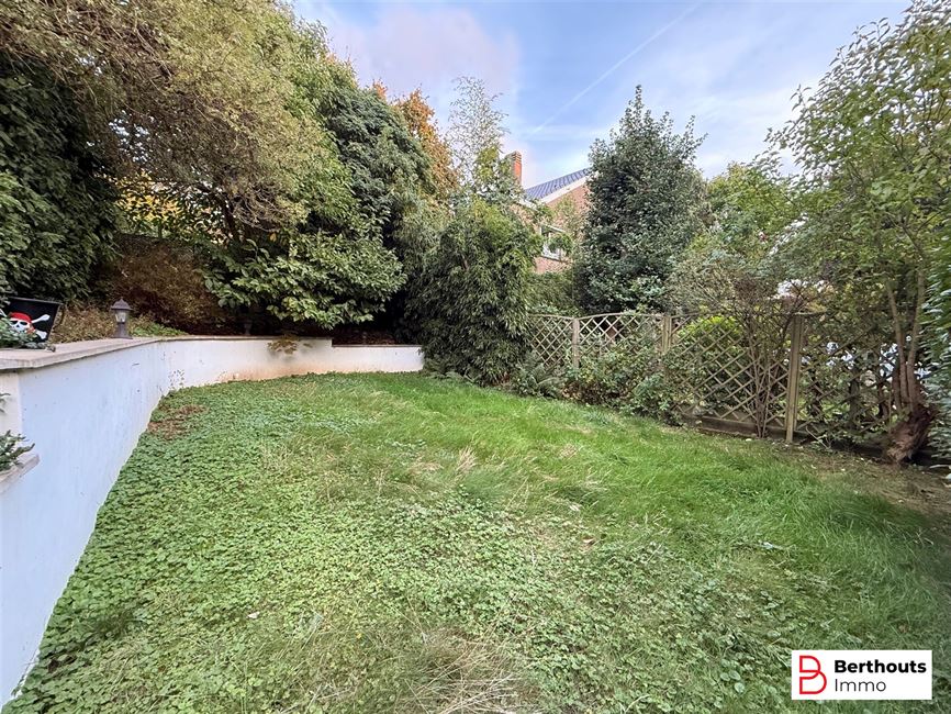 Charmante maison 3 façades prête à habiter avec joli jardin