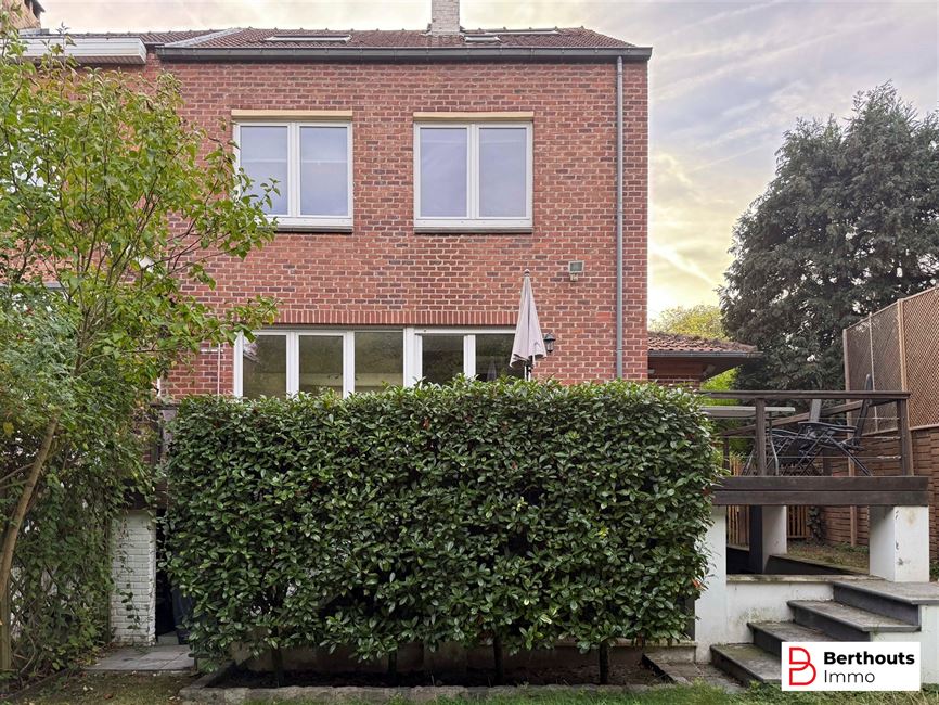 Charmante maison 3 façades prête à habiter avec joli jardin