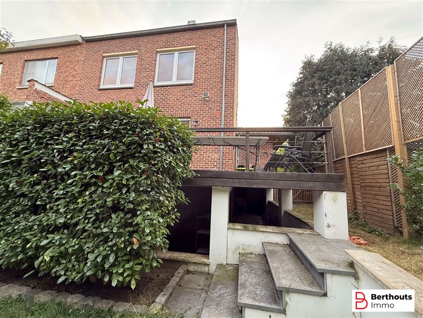 Charmante maison 3 façades prête à habiter avec joli jardin