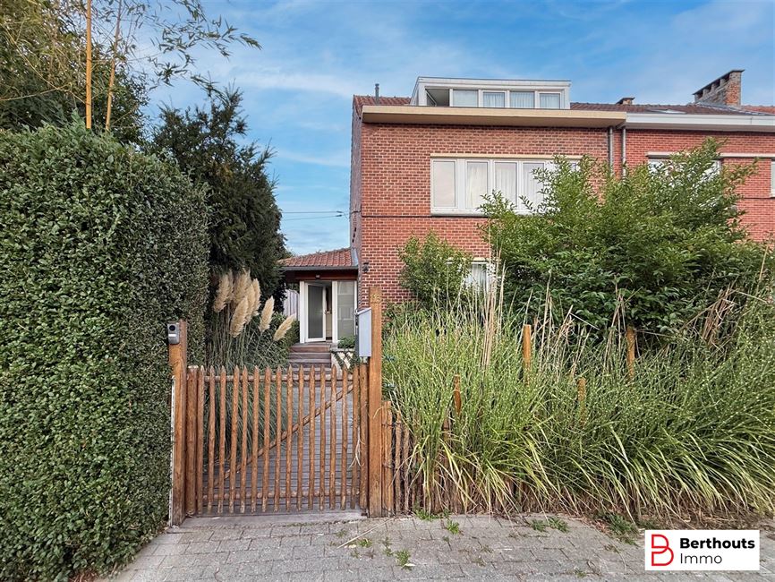 Charmante maison 3 façades prête à habiter avec joli jardin