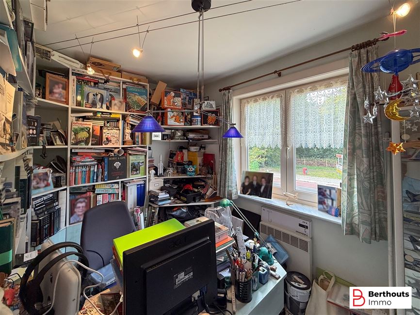 VILLA AVEC MAGNIFIQUE JARDIN ET 2 GARAGES