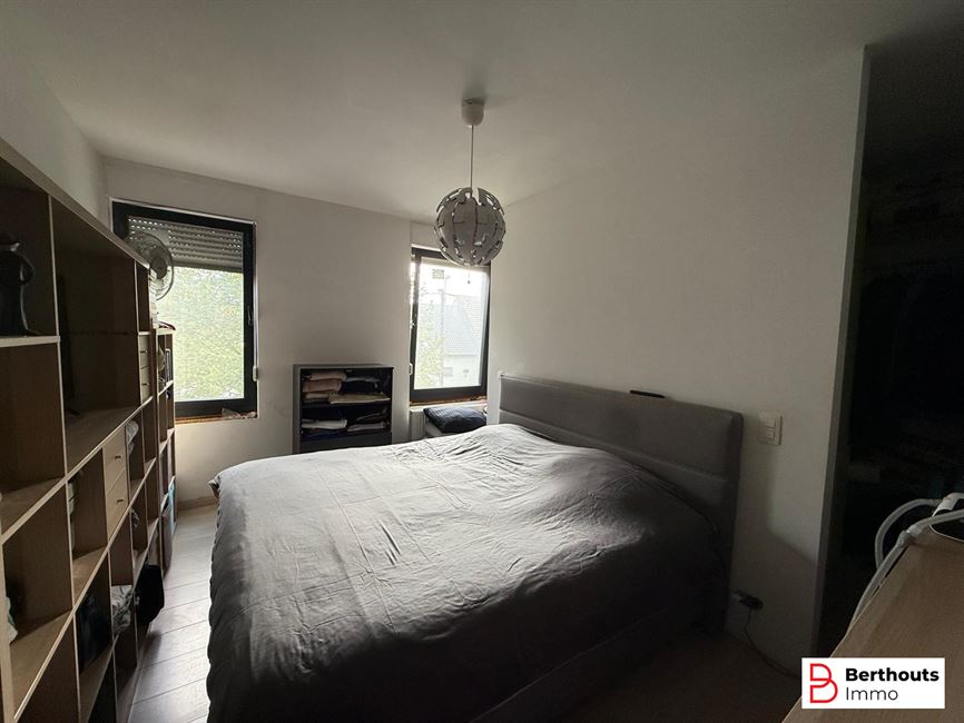 GERENOVEERDE RIJWONING MET TUIN