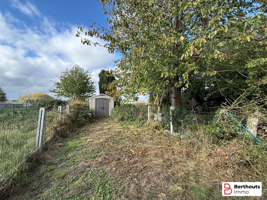 GERENOVEERDE RIJWONING MET TUIN
