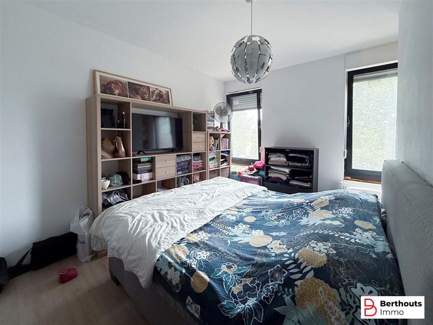 GERENOVEERDE RIJWONING MET TUIN