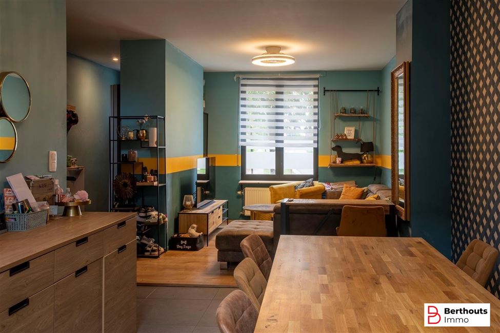 GERENOVEERDE RIJWONING MET TUIN