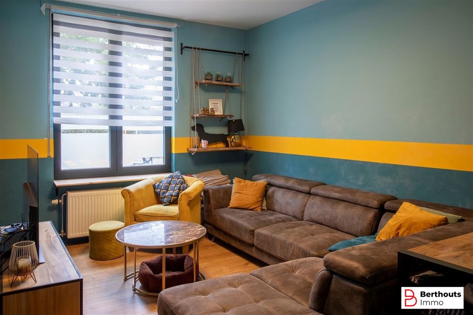 GERENOVEERDE RIJWONING MET TUIN