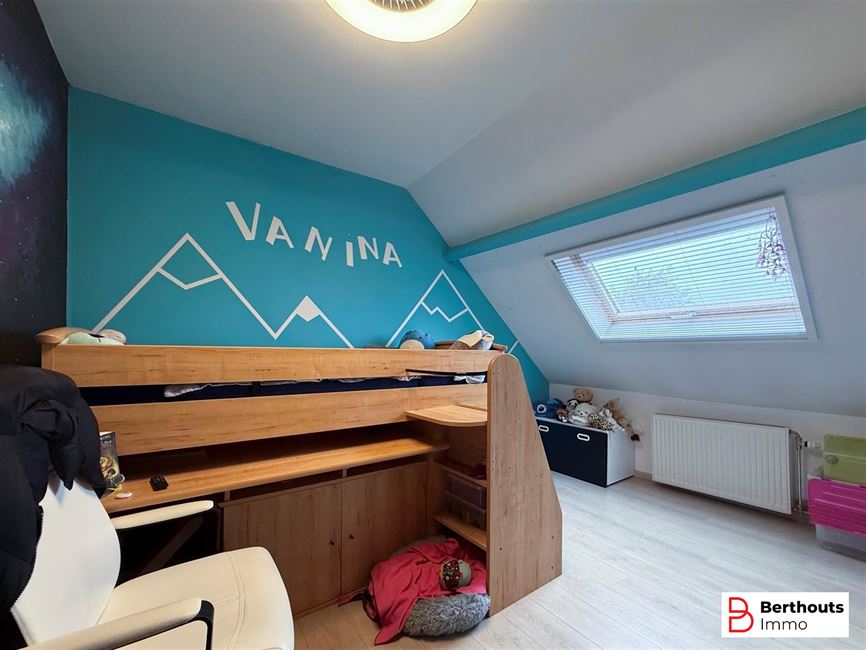 GERENOVEERDE RIJWONING MET TUIN