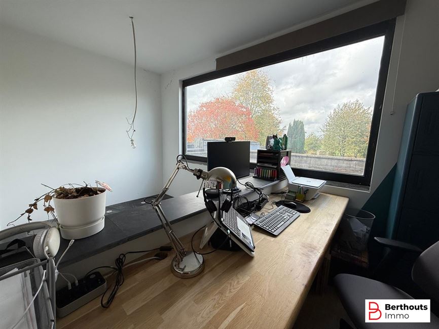 GERENOVEERDE RIJWONING MET TUIN