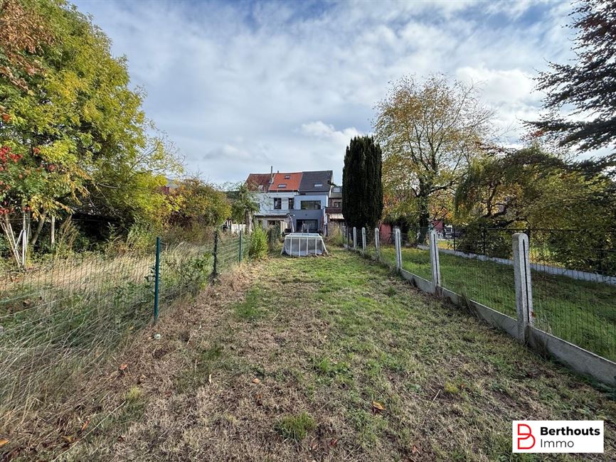 GERENOVEERDE RIJWONING MET TUIN