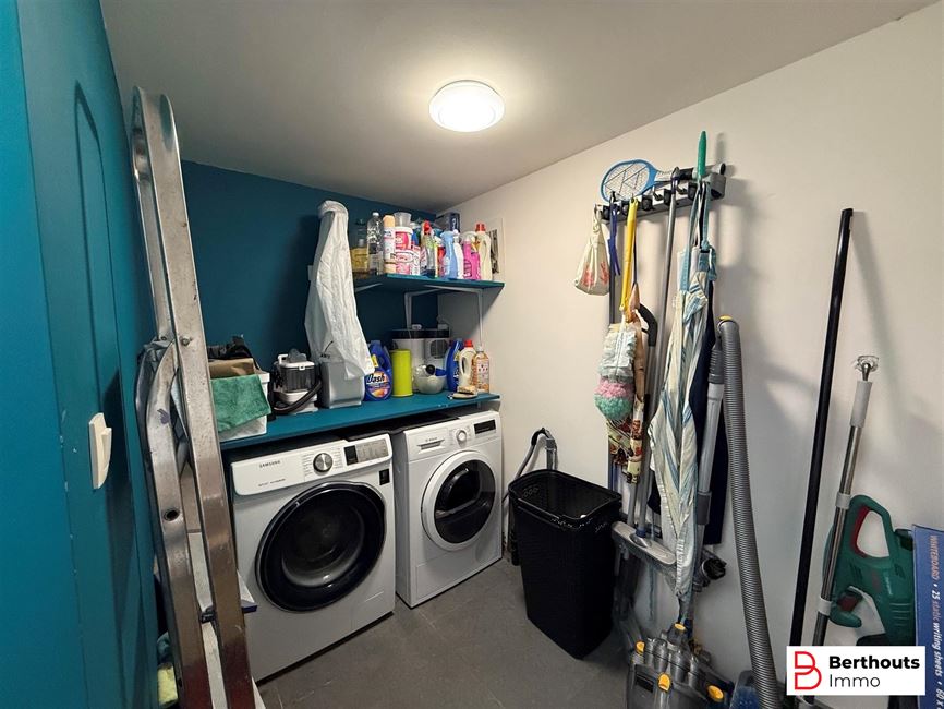 GERENOVEERDE RIJWONING MET TUIN