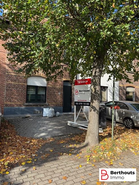 GERENOVEERDE RIJWONING MET TUIN