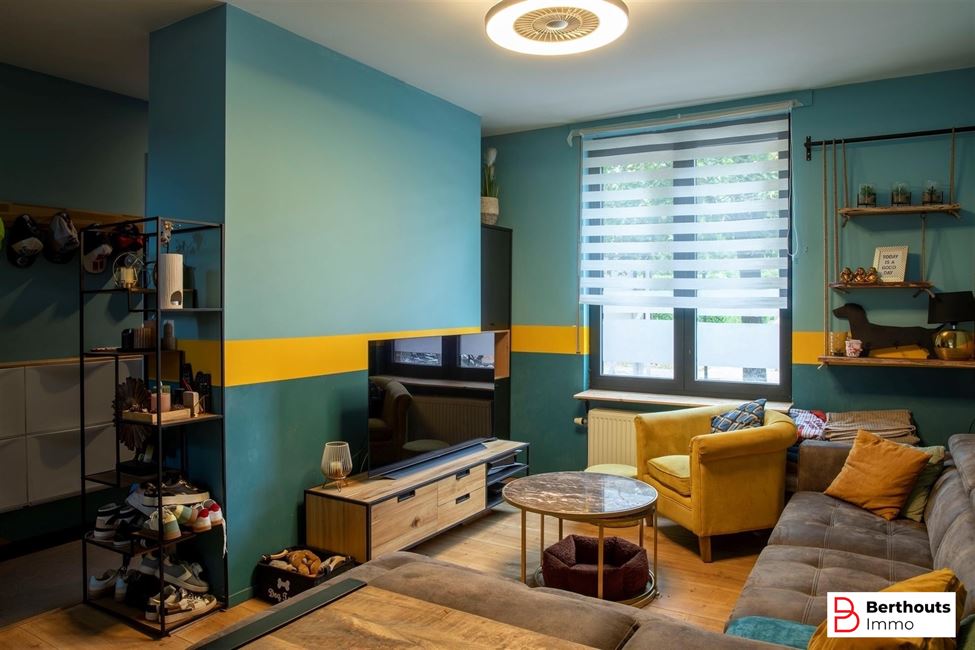 GERENOVEERDE RIJWONING MET TUIN