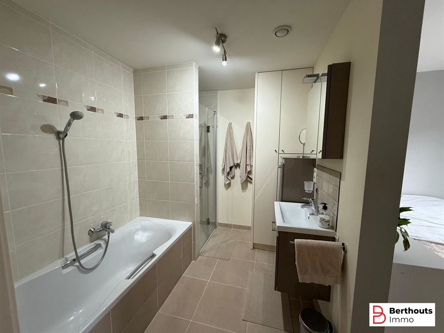 APPARTEMENT MET TERRAS EN ONDERGRONDSE STAANPLAATS