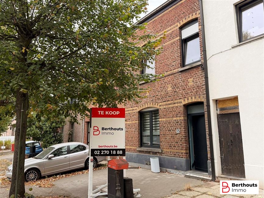 GERENOVEERDE RIJWONING MET TUIN