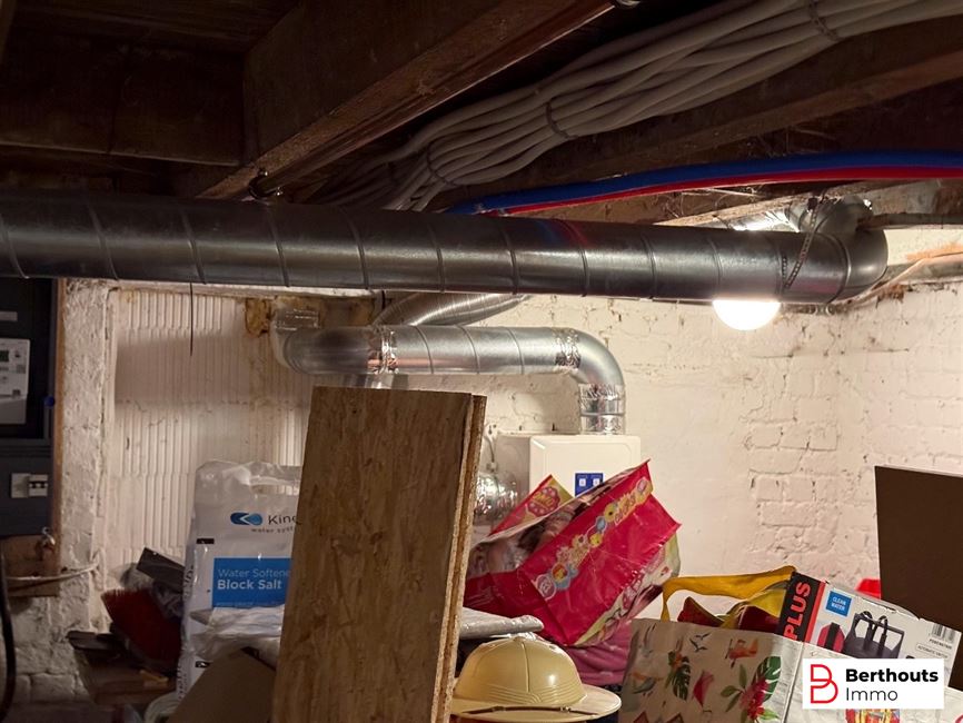 GERENOVEERDE RIJWONING MET TUIN