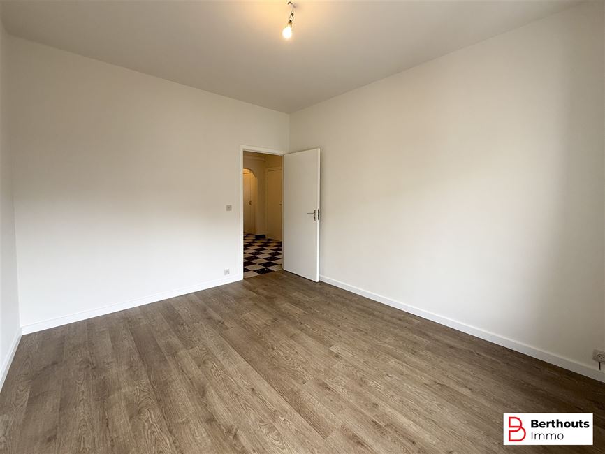 Gelijksvloersppartement met 2 slaapkamers - kelder - garage