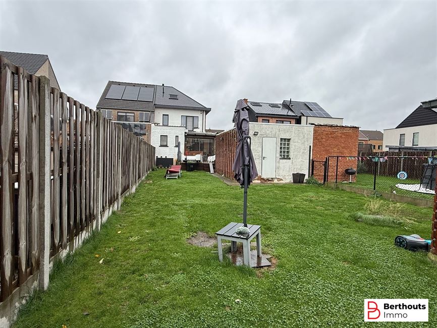 3-GEVEL MET TUIN EN GARAGE