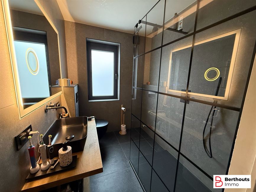 3-GEVEL MET TUIN EN GARAGE