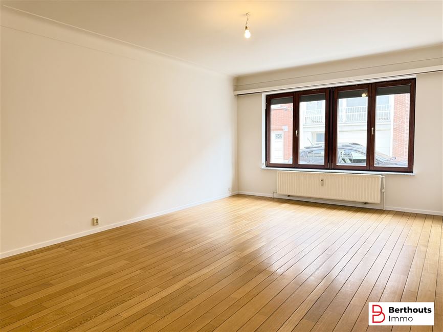 Gelijksvloersppartement met 2 slaapkamers - kelder - garage