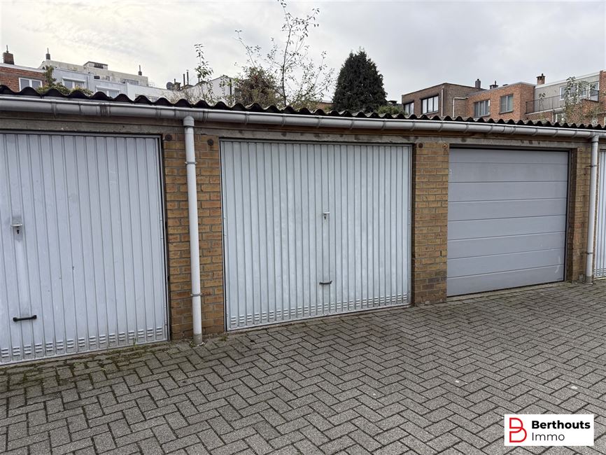 Gelijksvloersppartement met 2 slaapkamers - kelder - garage