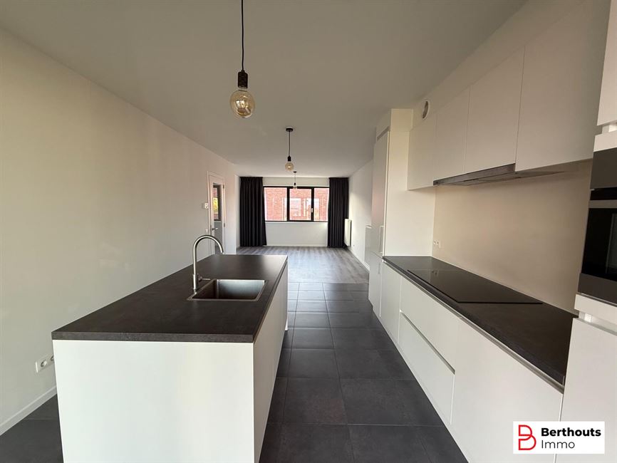 INSTAPKLAAR APPARTEMENT MET TERRAS