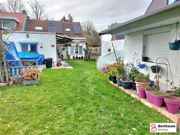 CHARMANTE 3-GEVEL WONING MET TUIN