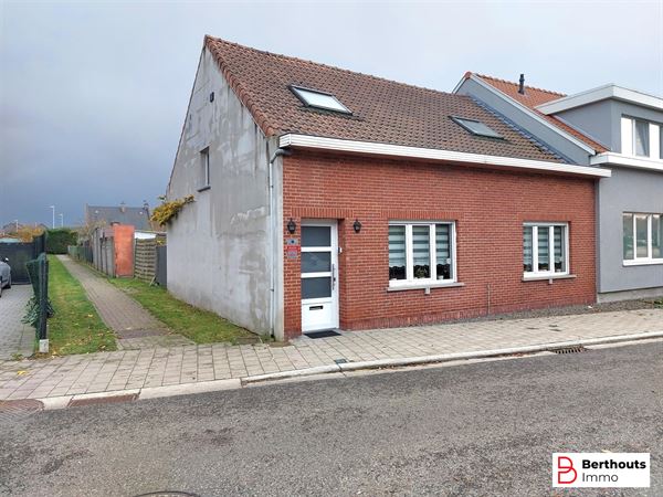 CHARMANTE 3-GEVEL WONING MET TUIN