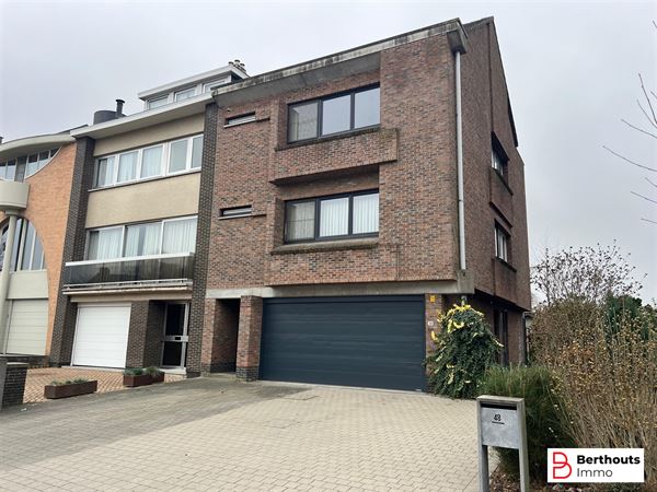 DUPLEX APPARTEMENT MET TUIN, TERRAS EN GARAGE