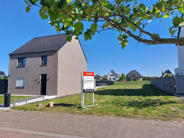 SUPER GELEGEN BOUWGROND (3-GEVEL)