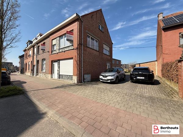 2 WONINGEN MET ATELIER EN RUIME OPRIT