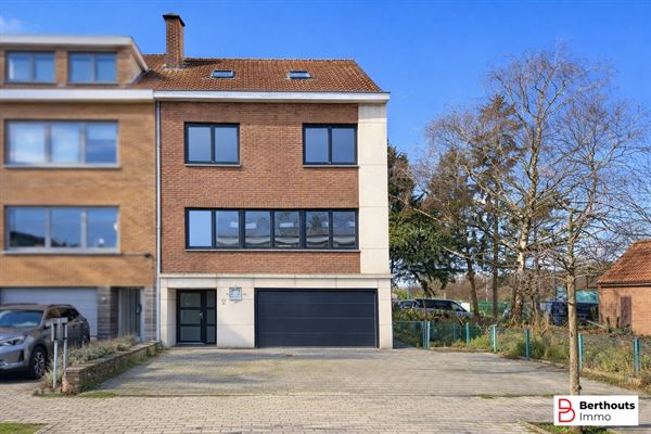 WONING MET 5/6 SLAAPKAMERS MET TUIN