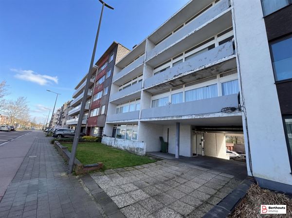 GELIJKVLOERS APPARTEMENT INCLUSIEF GARAGE