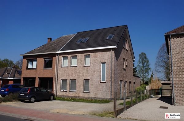 Zeer ruim duplexappartement met mooi terras