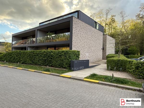 LUXUEUS GELIJKVLOERSAPPARTEMENT MET GARAGE